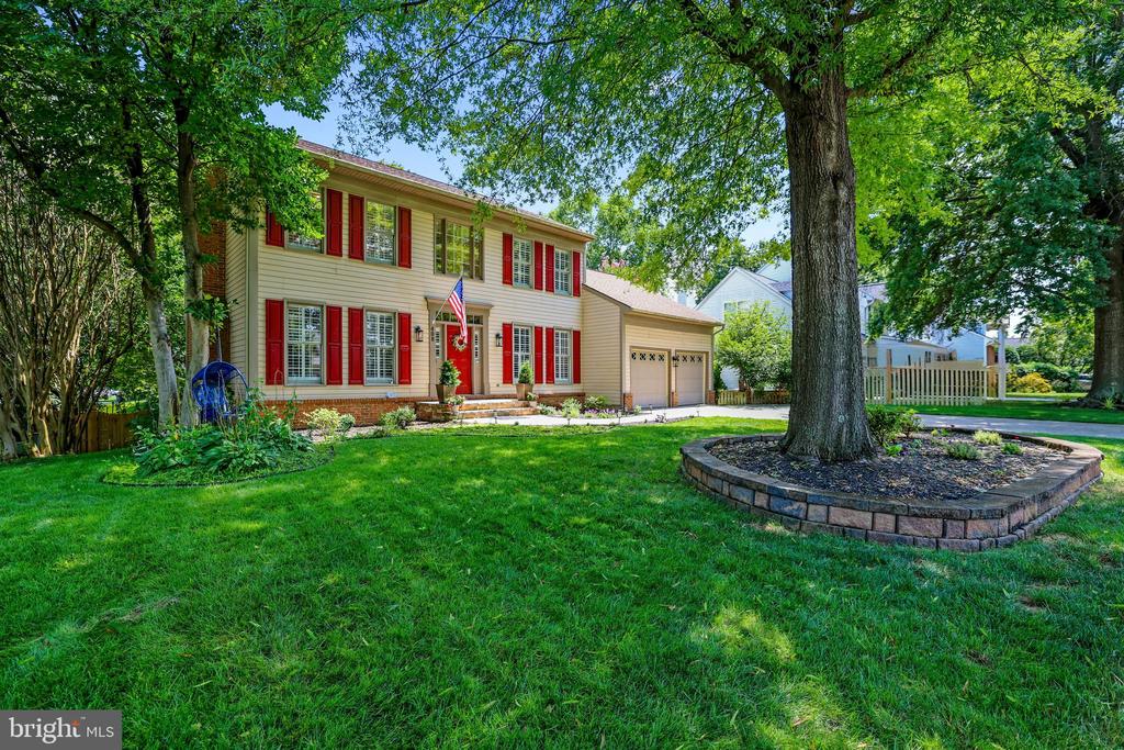 408 Tudor Ct NE