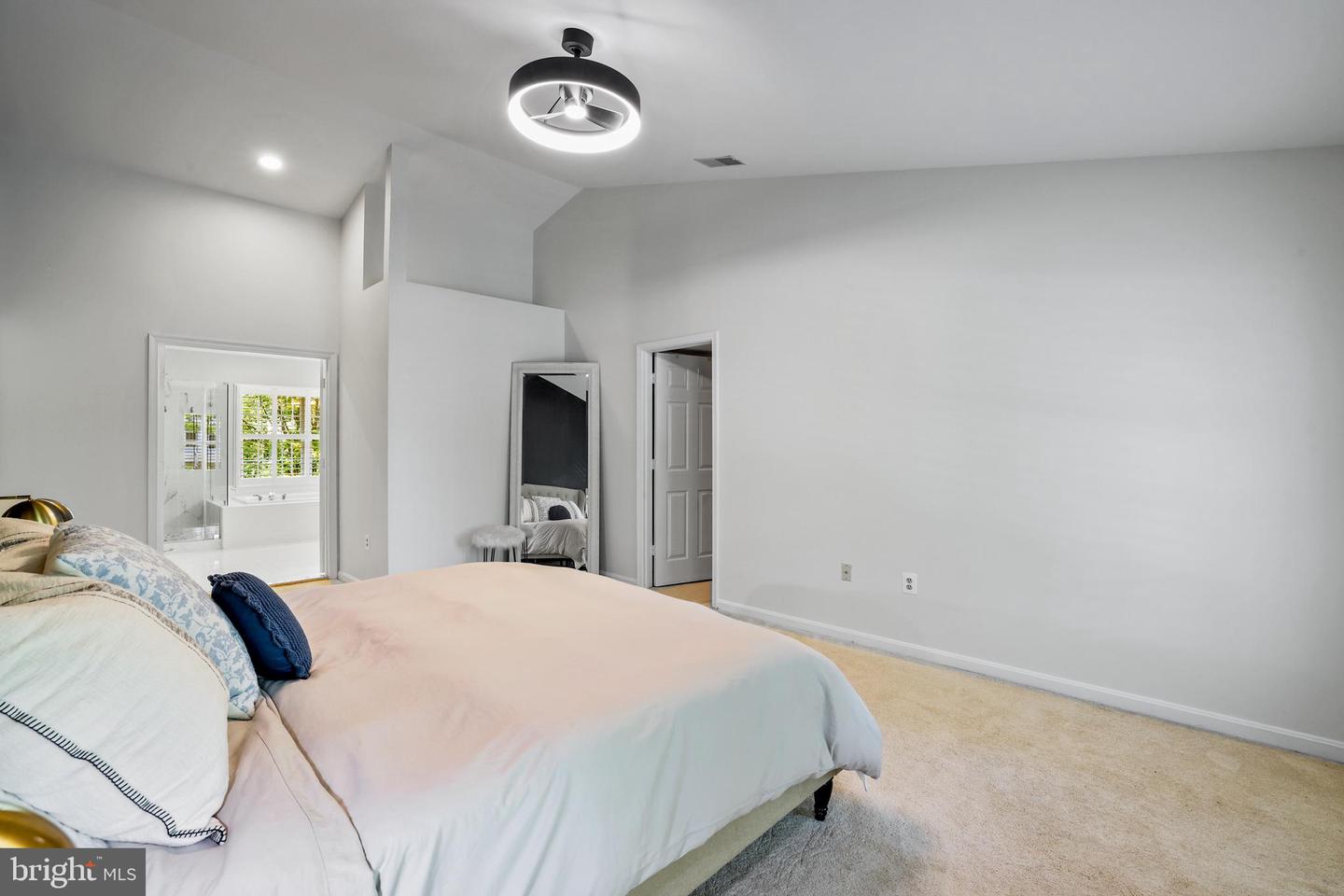 408 Tudor Ct NE