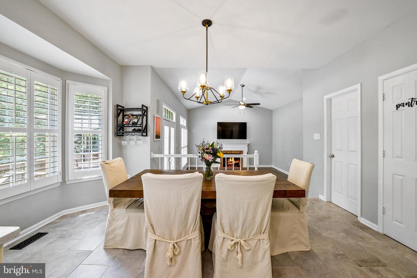 408 Tudor Ct NE