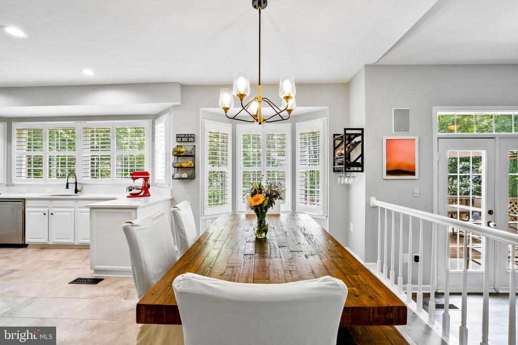 408 Tudor Ct NE