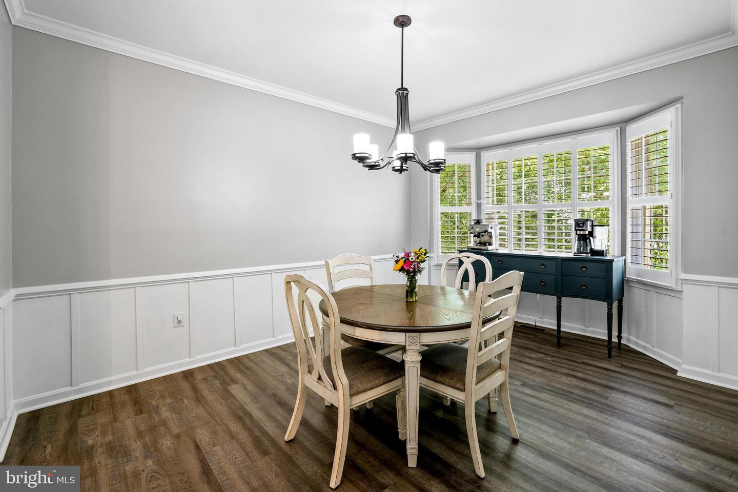 408 Tudor Ct NE
