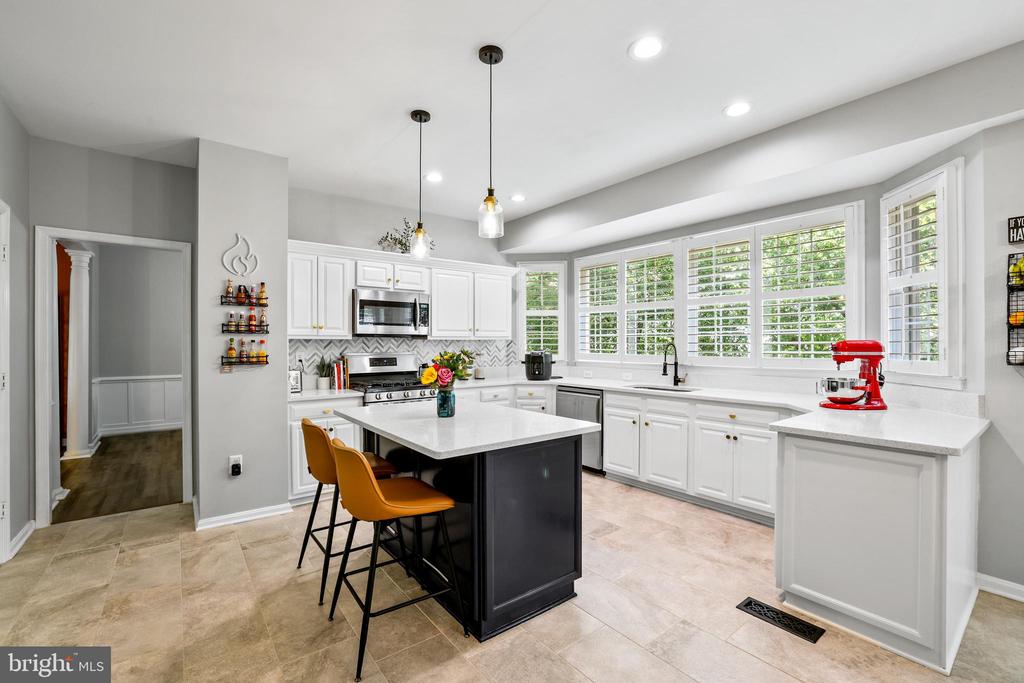 408 Tudor Ct NE