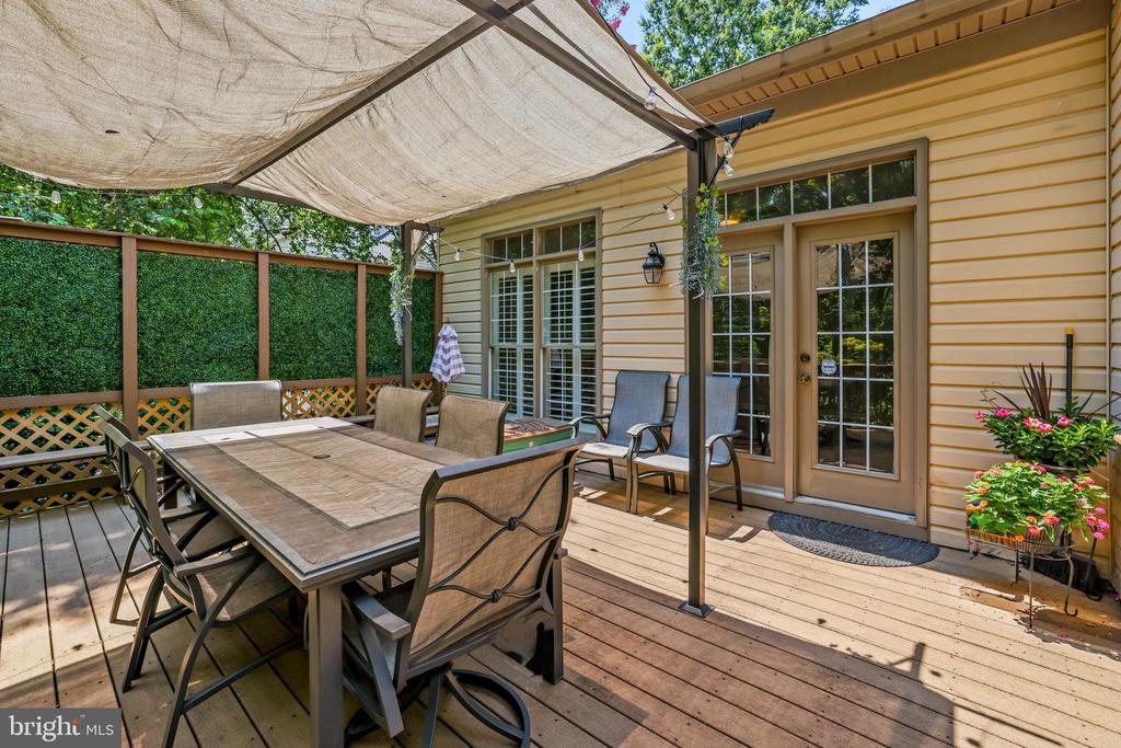 408 Tudor Ct NE