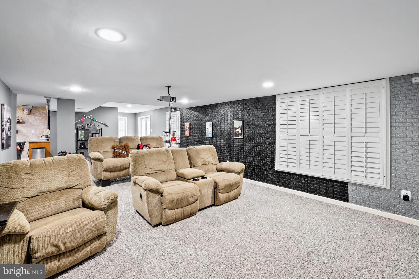 408 Tudor Ct NE