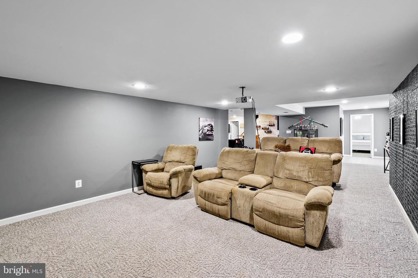 408 Tudor Ct NE