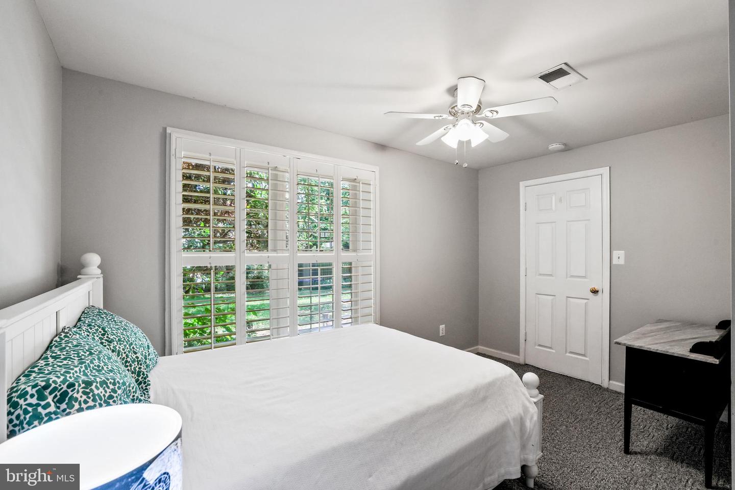 408 Tudor Ct NE