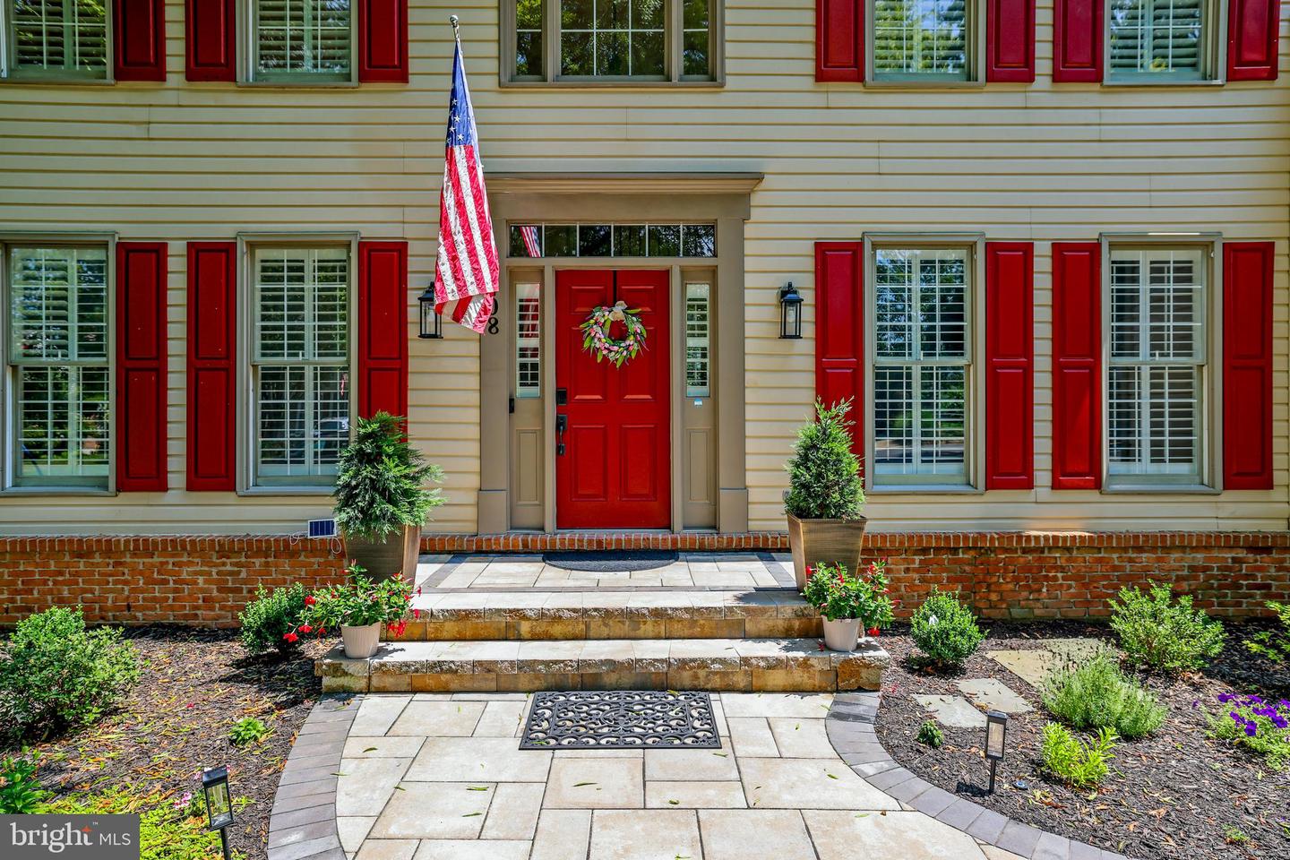 408 Tudor Ct NE