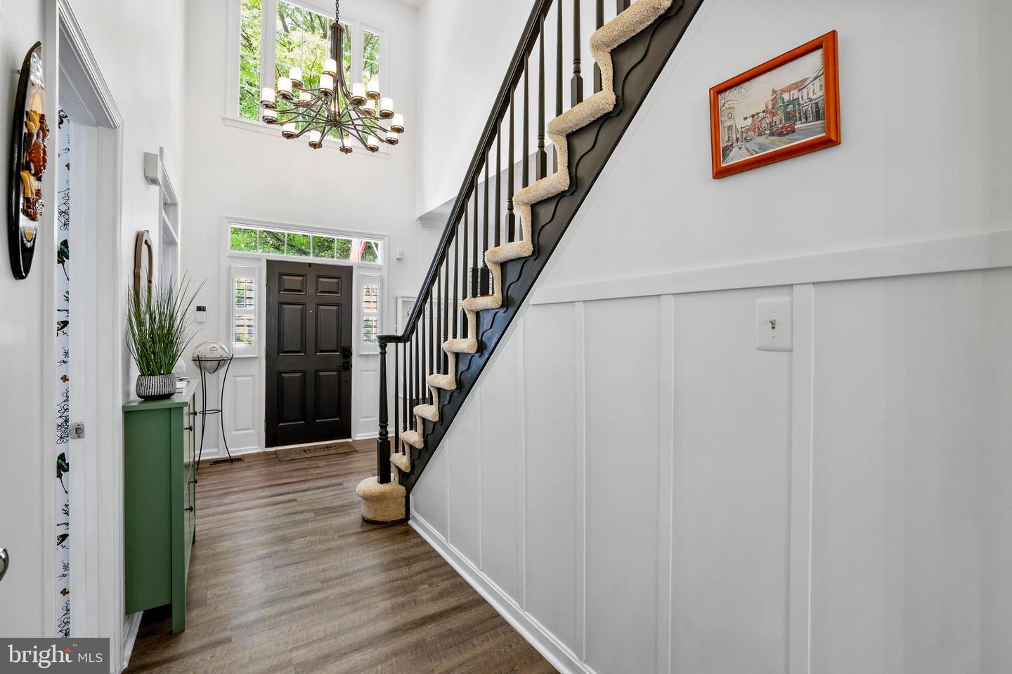 408 Tudor Ct NE