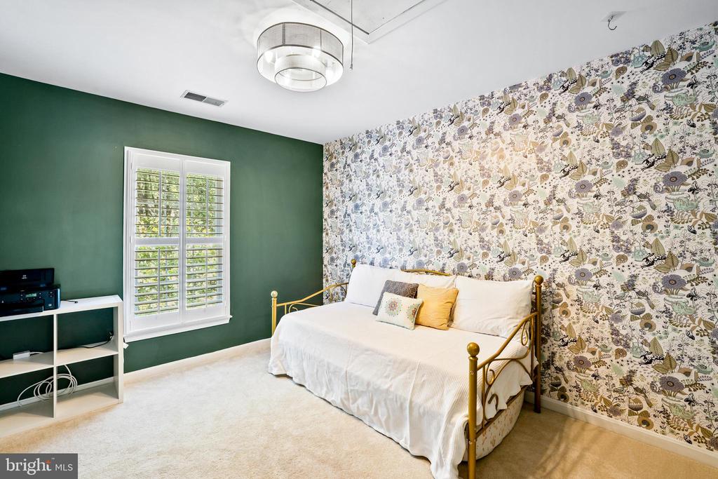 408 Tudor Ct NE