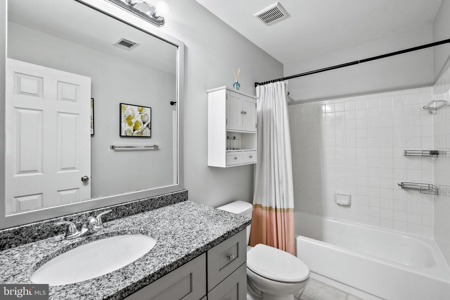 408 Tudor Ct NE