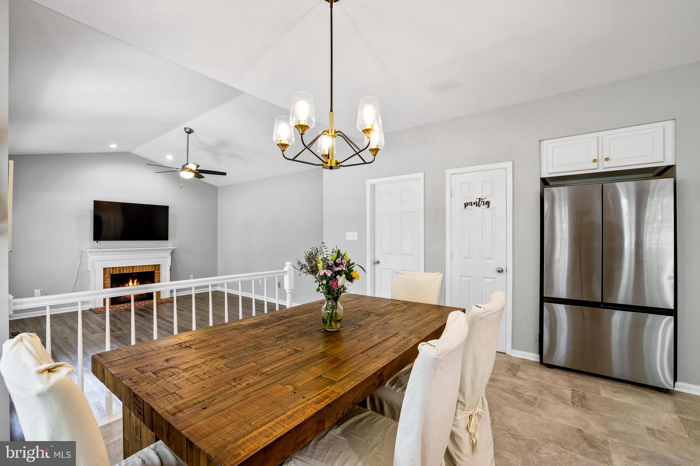 408 Tudor Ct NE
