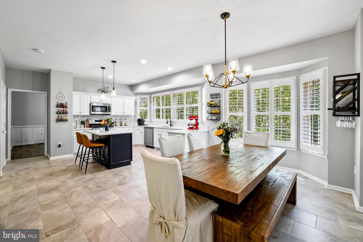 408 Tudor Ct NE