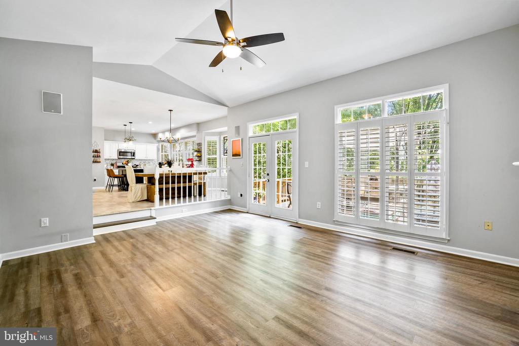 408 Tudor Ct NE