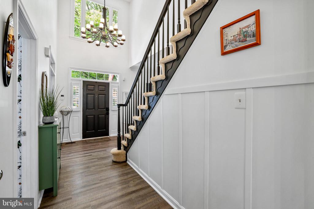 408 Tudor Ct NE