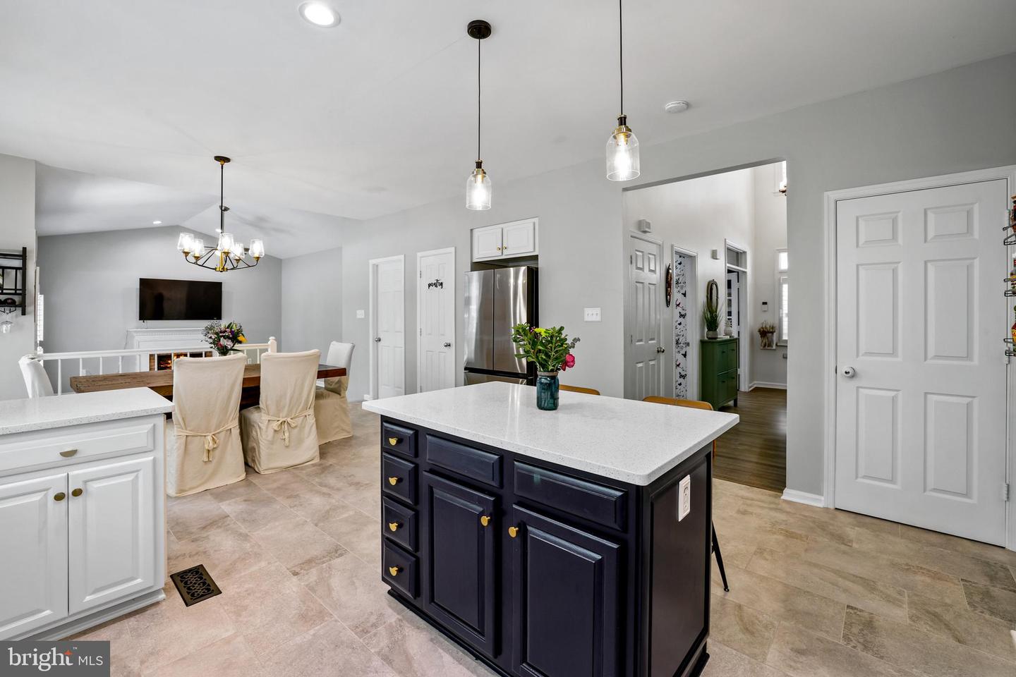 408 Tudor Ct NE