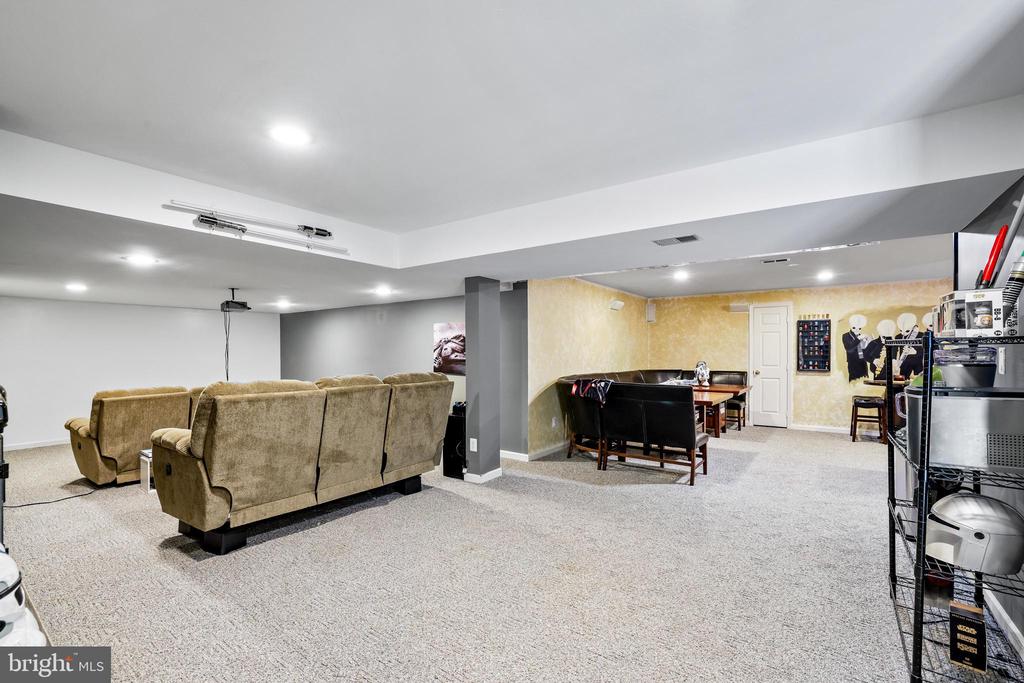 408 Tudor Ct NE