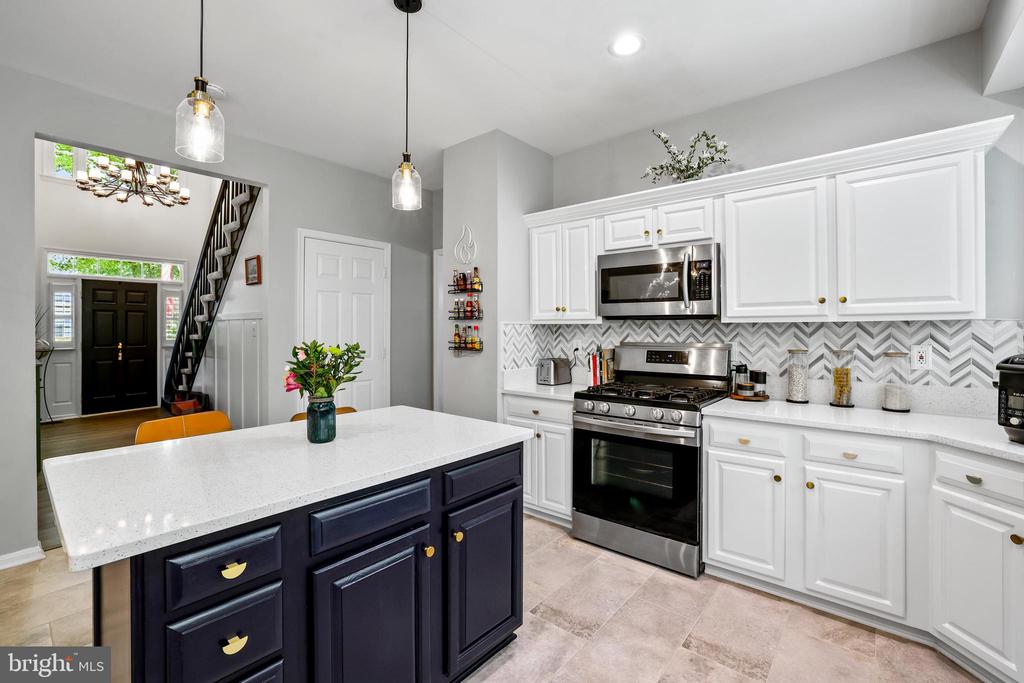408 Tudor Ct NE