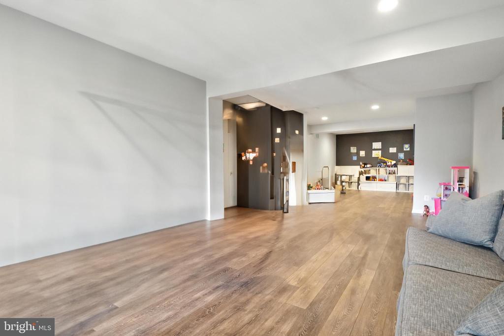 19208 GREYSTONE SQUARE