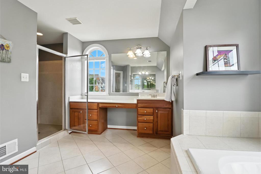 19208 GREYSTONE SQUARE