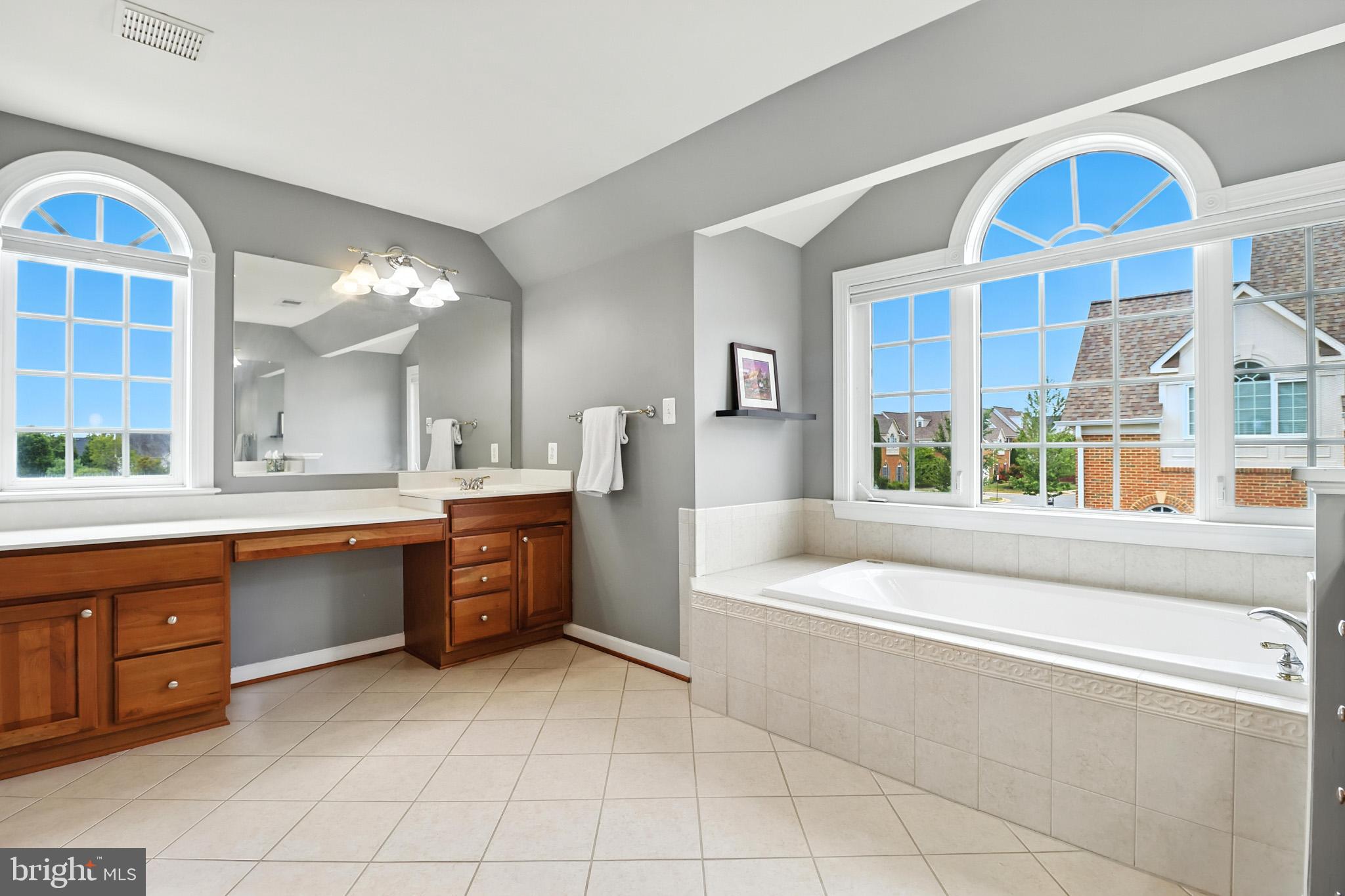 19208 GREYSTONE SQUARE