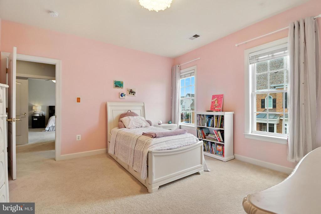19208 GREYSTONE SQUARE