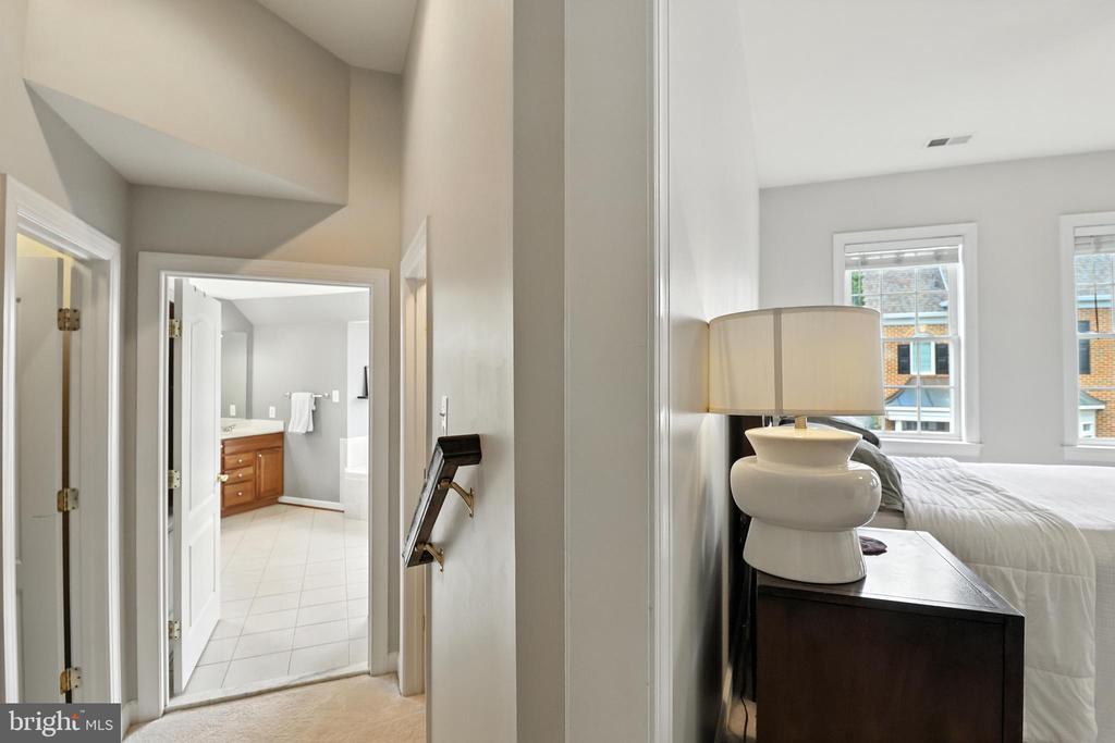 19208 GREYSTONE SQUARE