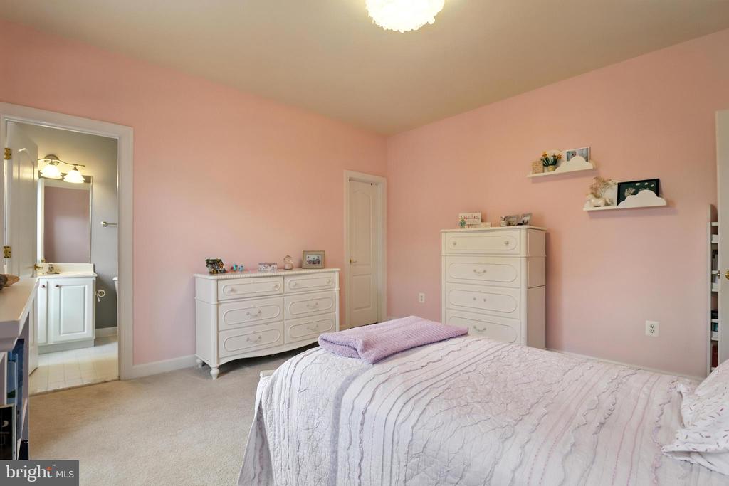 19208 GREYSTONE SQUARE