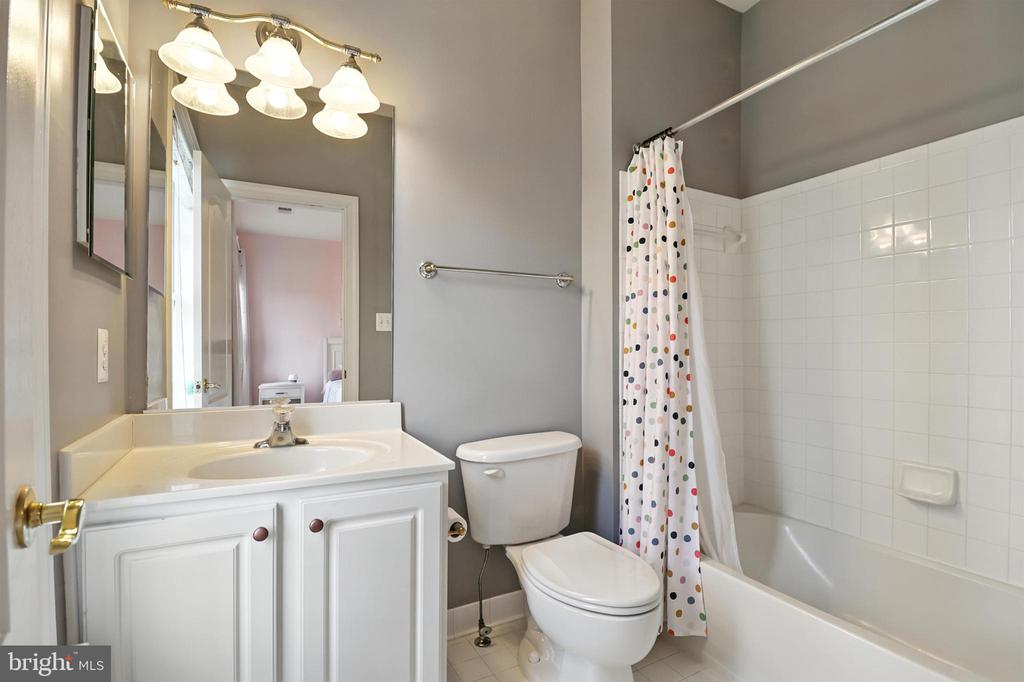 19208 GREYSTONE SQUARE