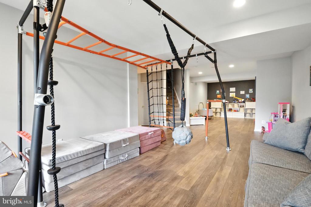 19208 GREYSTONE SQUARE