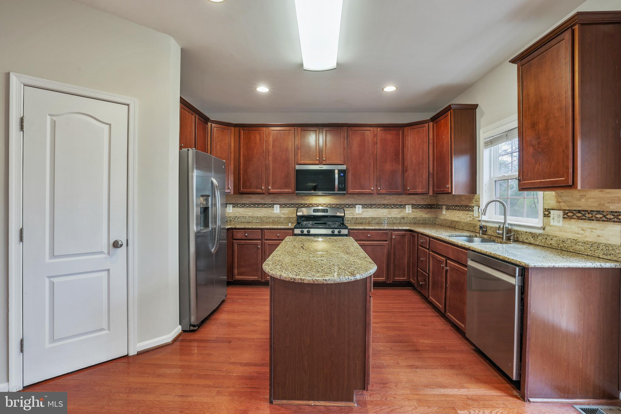 42473 PATRICK WAYNE SQUARE