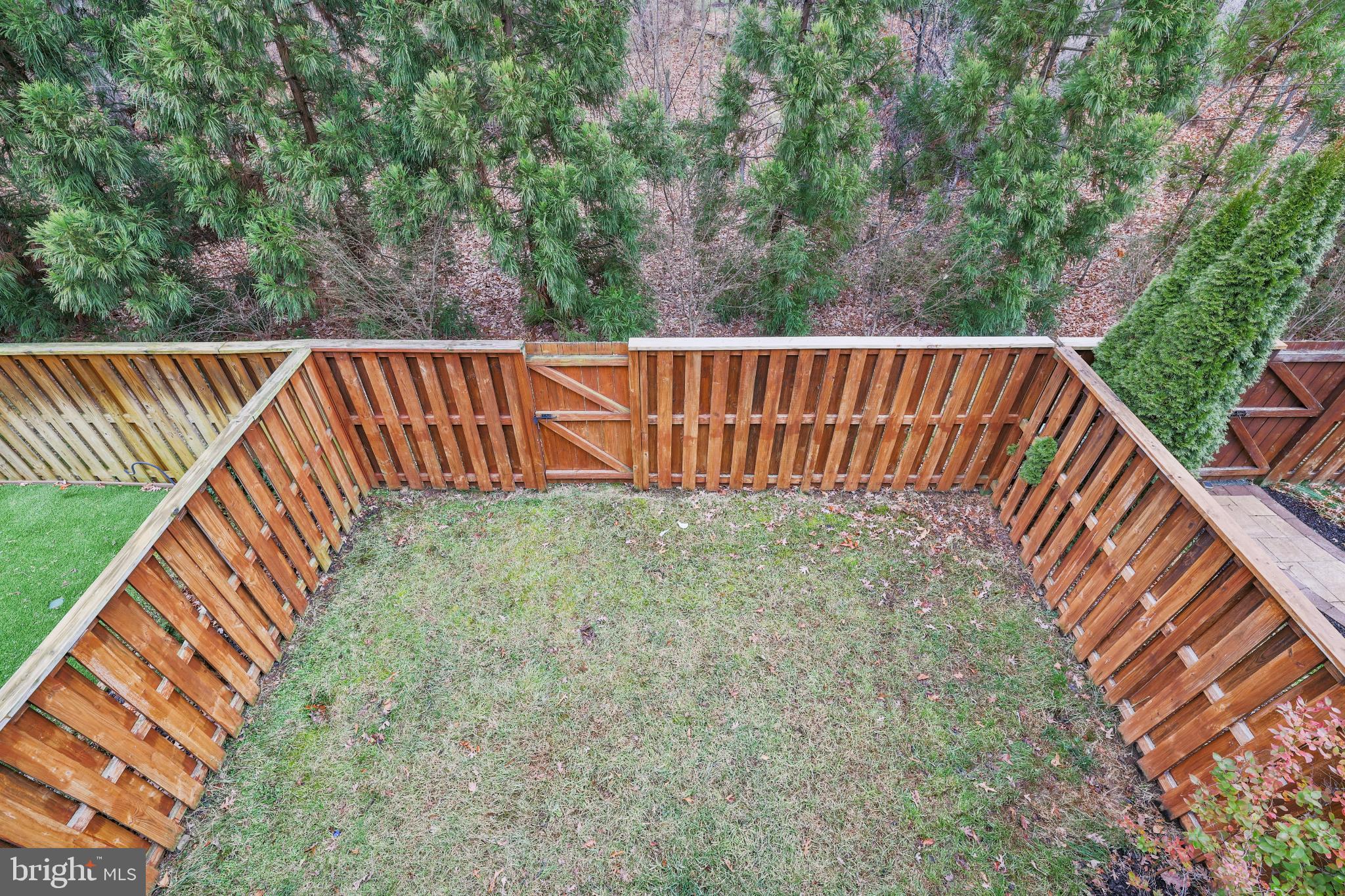 42473 PATRICK WAYNE SQUARE