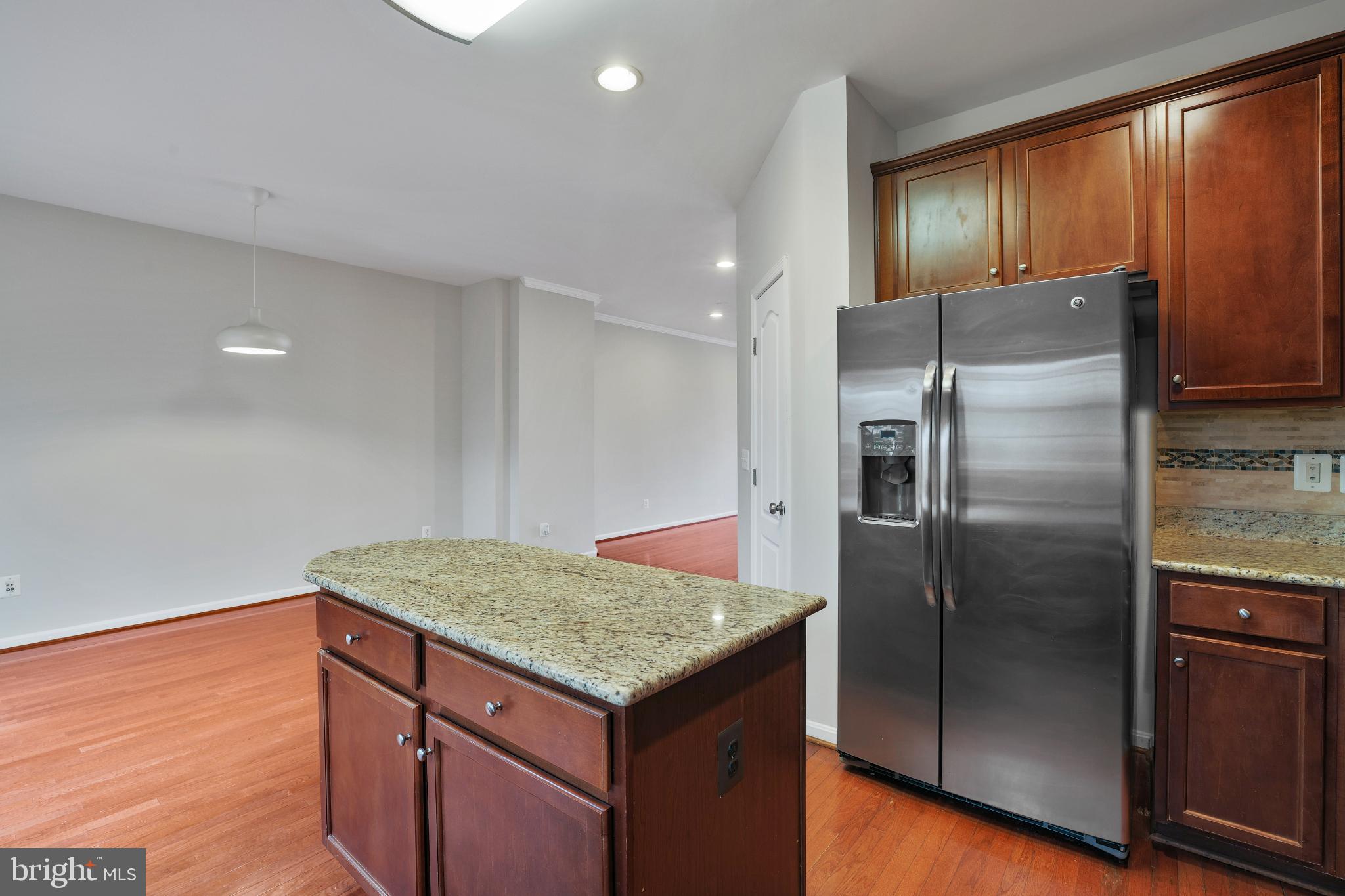 42473 PATRICK WAYNE SQUARE