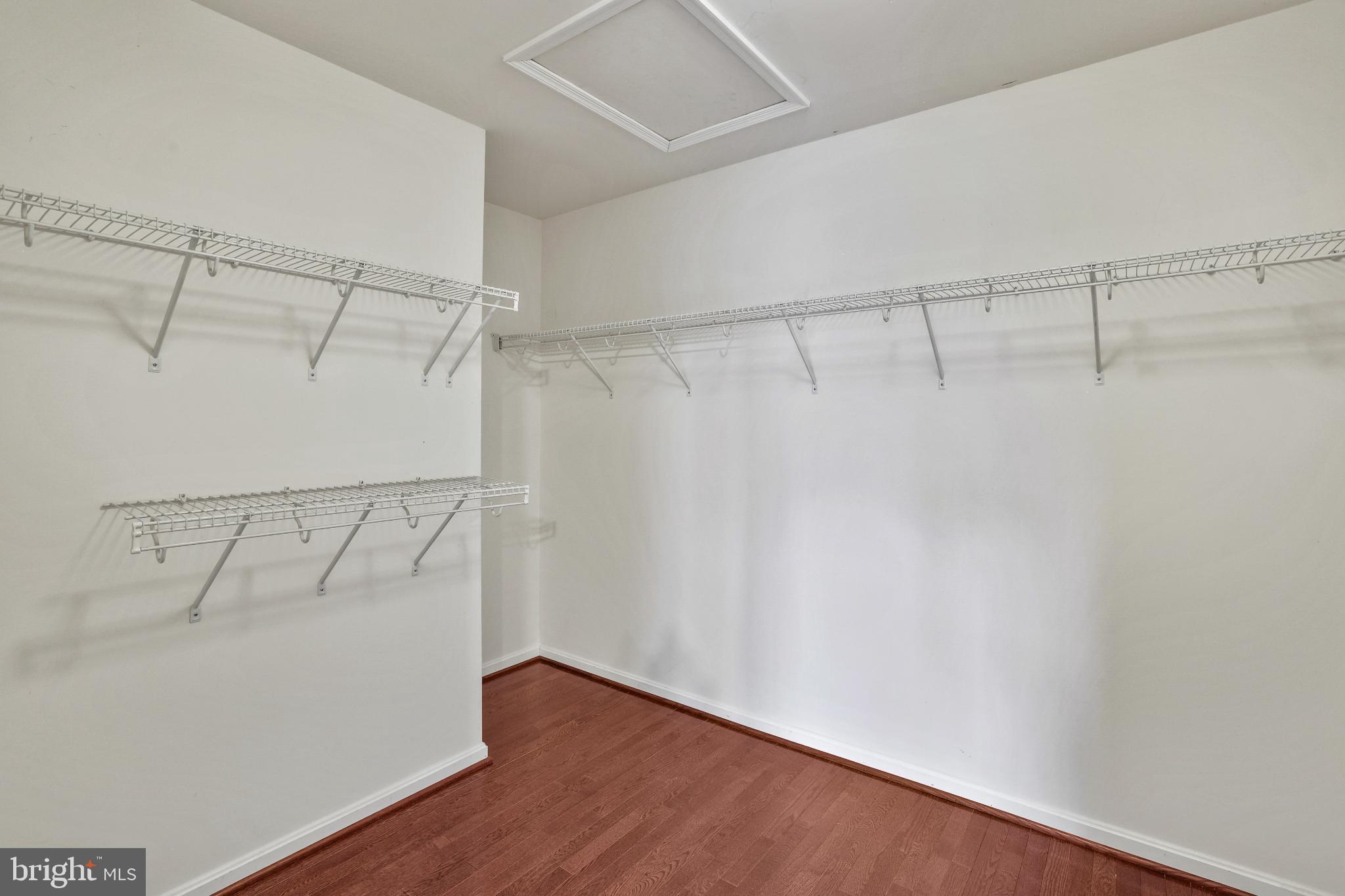 42473 PATRICK WAYNE SQUARE