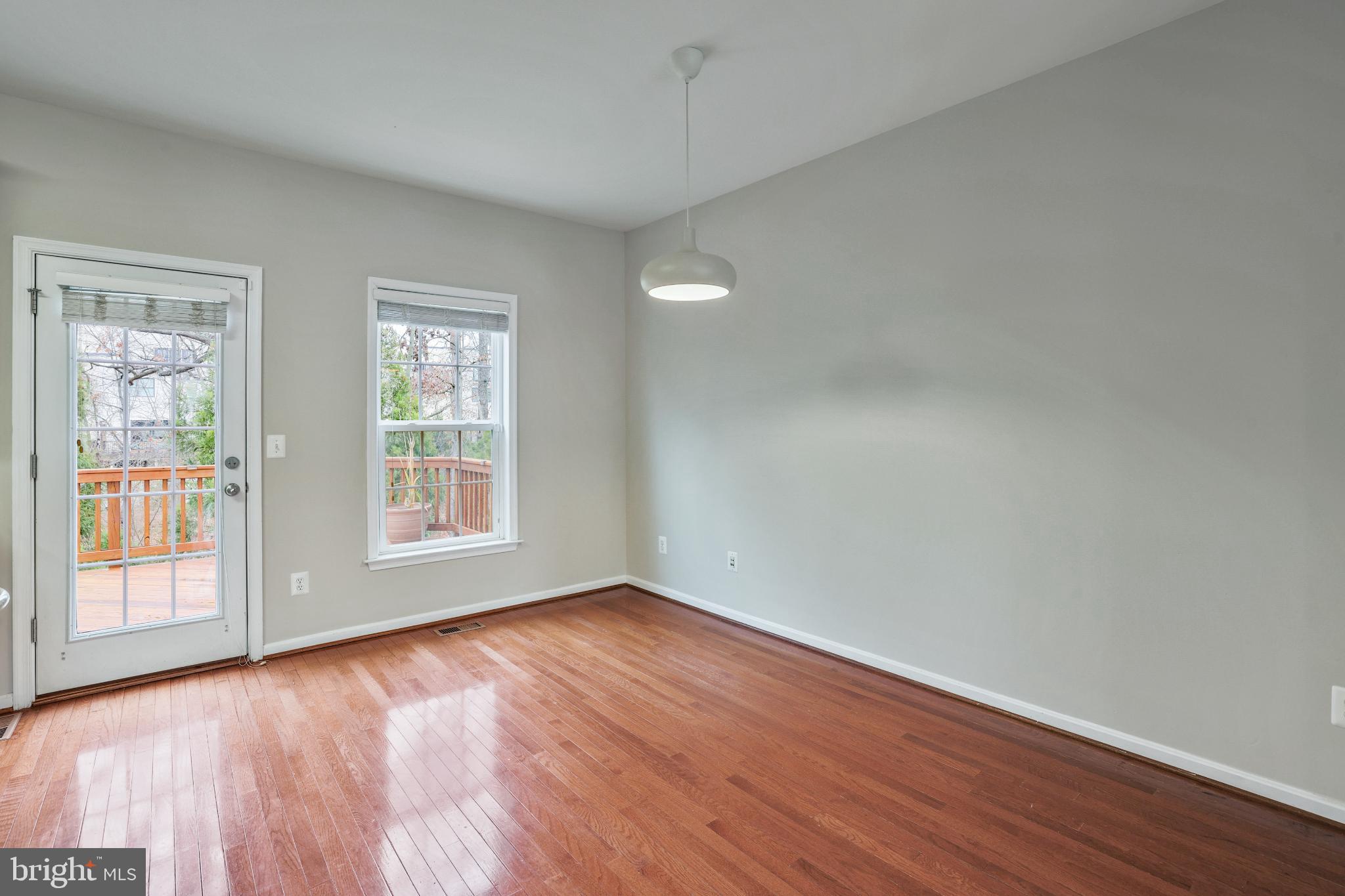 42473 PATRICK WAYNE SQUARE