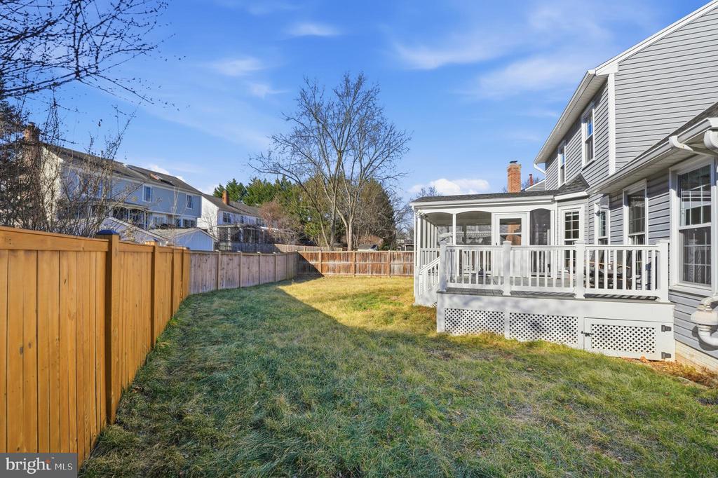 207 GRAFTON WAY NE
