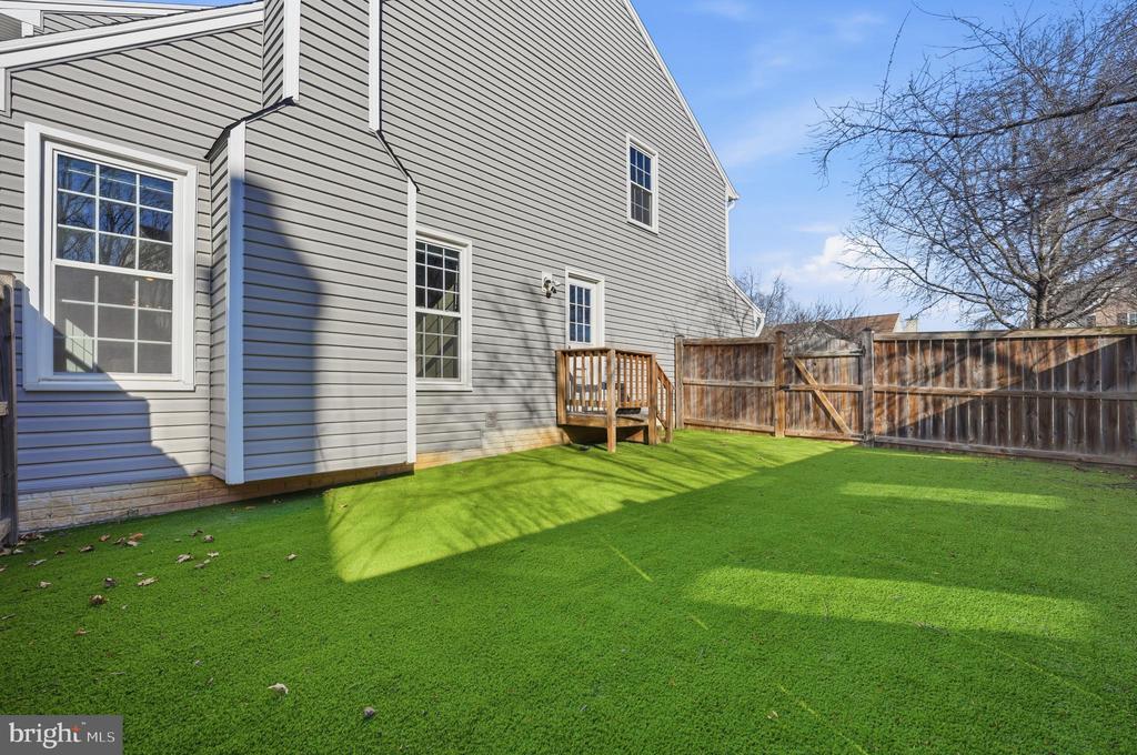 207 GRAFTON WAY NE