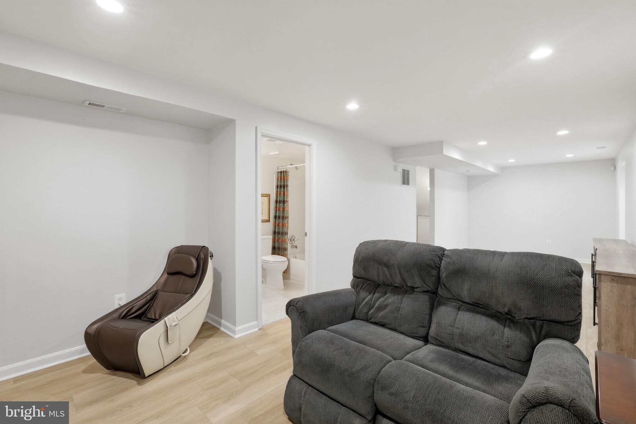 21422 PLYMOUTH PLACE