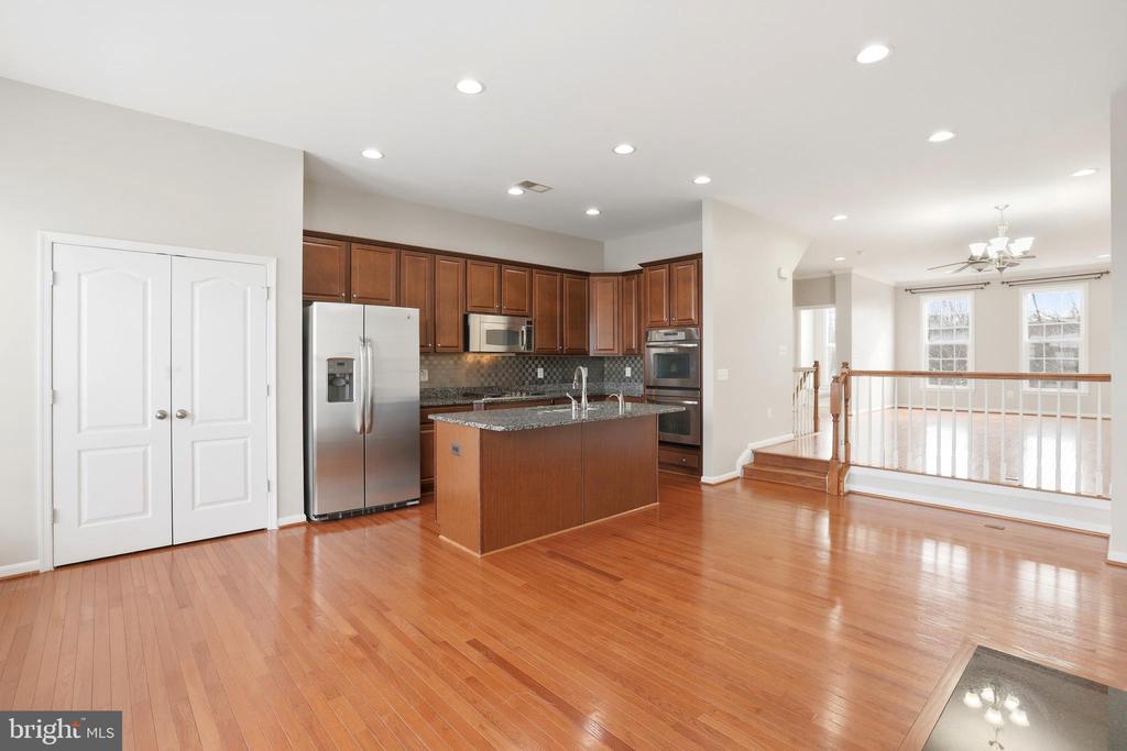 22660 AMBERJACK SQUARE