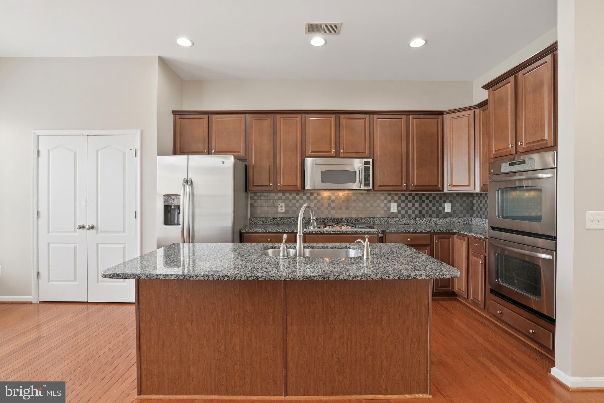 22660 AMBERJACK SQUARE