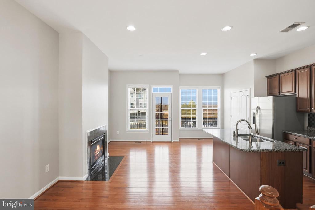 22660 AMBERJACK SQUARE