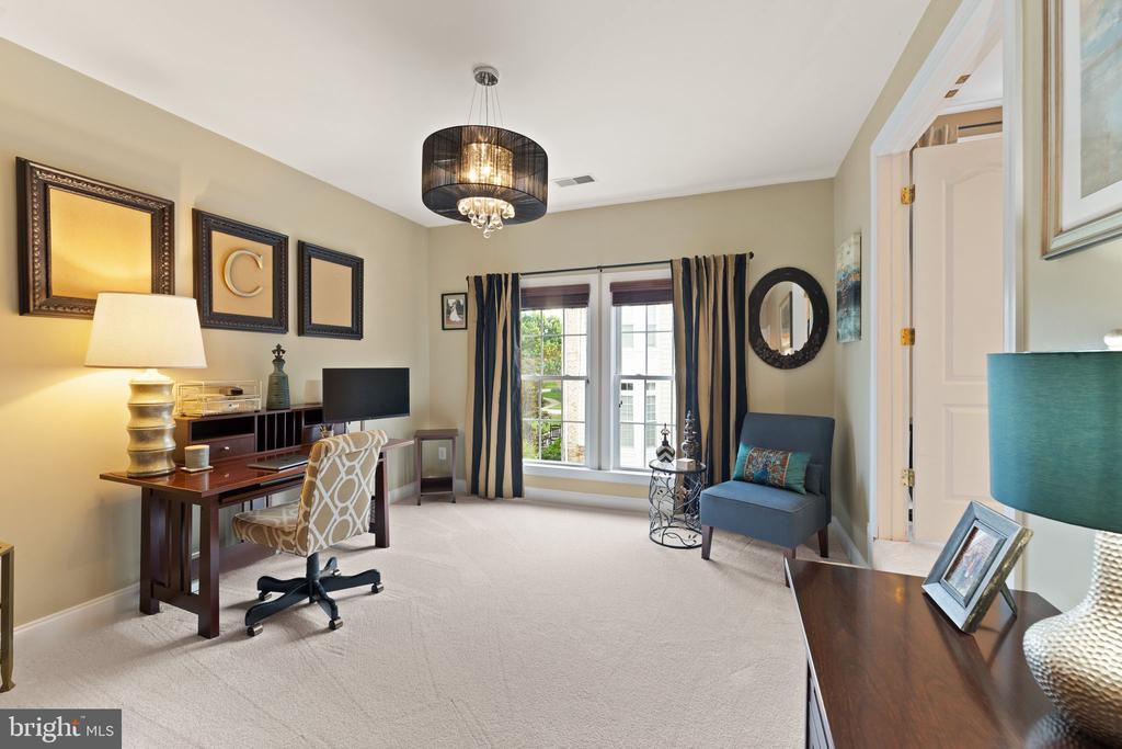 18919 CANOE LANDING COURT