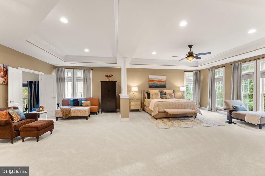 18919 CANOE LANDING COURT