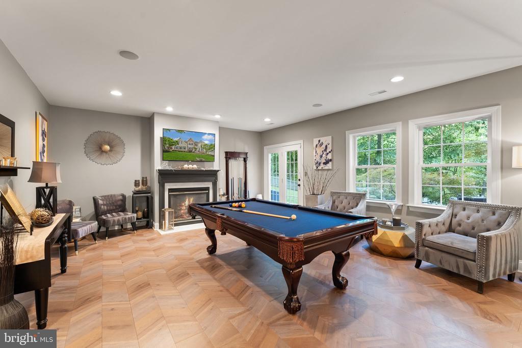 18919 CANOE LANDING COURT