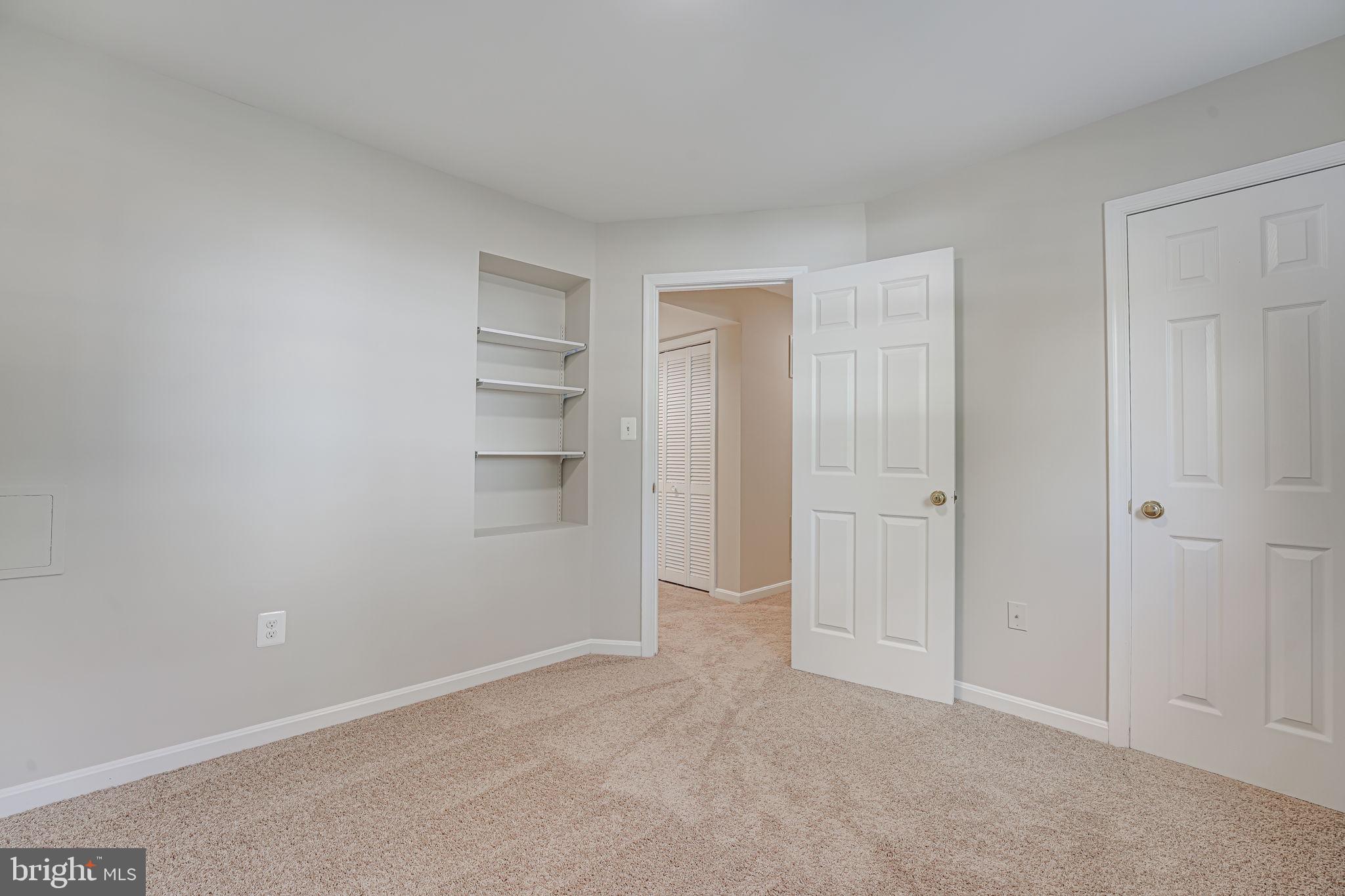 6952 Village Stream Pl
