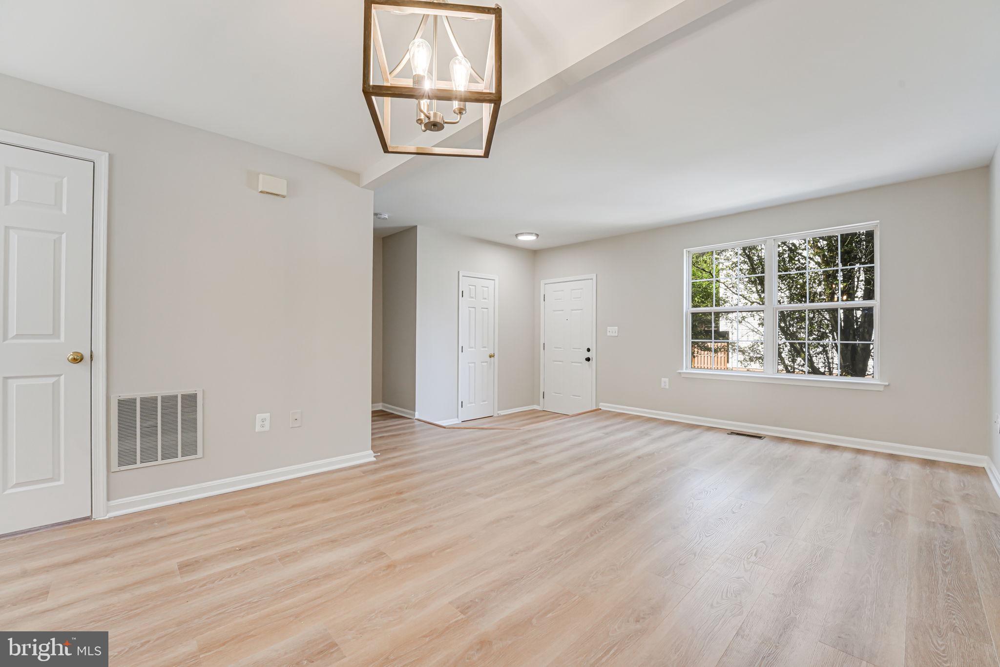6952 Village Stream Pl