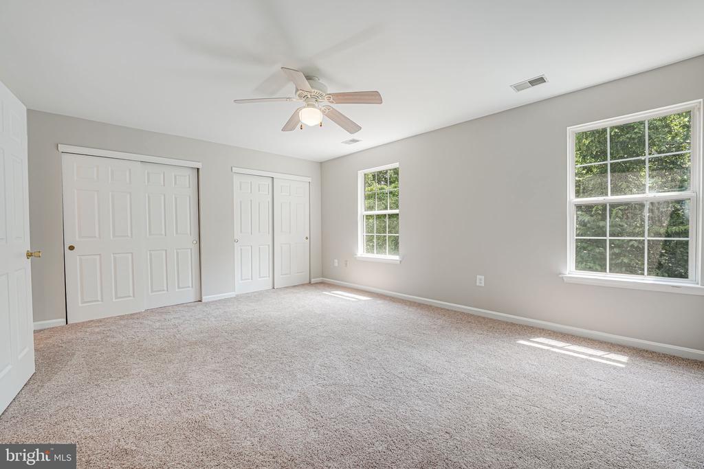 6952 Village Stream Pl