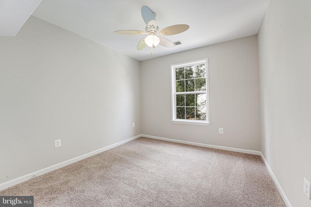 6952 Village Stream Pl