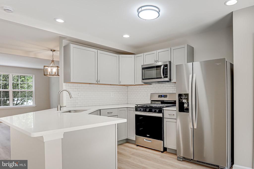 6952 Village Stream Pl