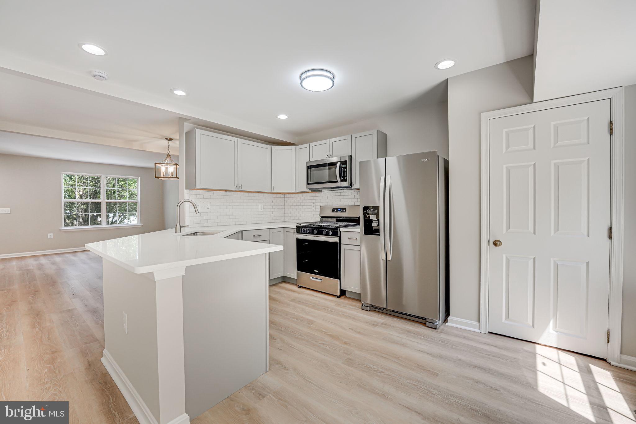 6952 Village Stream Pl