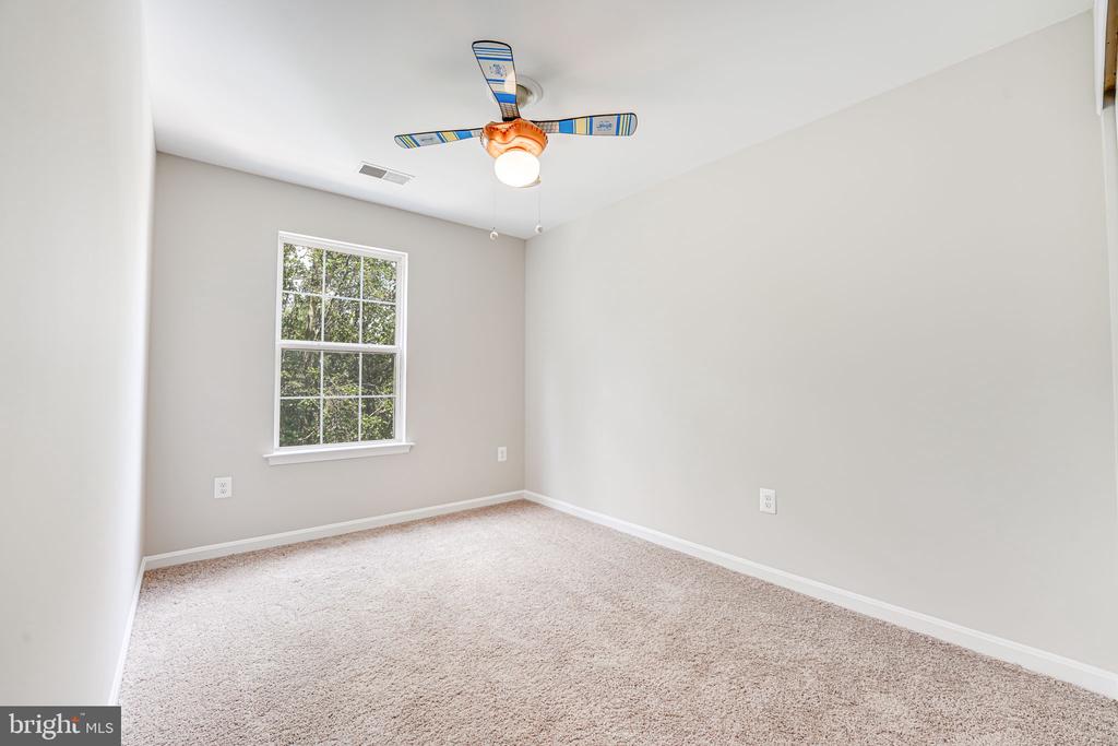 6952 Village Stream Pl